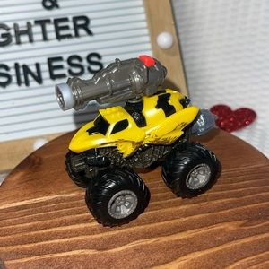 Zuru 5 Surprise Monster Truck Mystery Ball Bumblee Bee Bug Yellow Truck Parts
